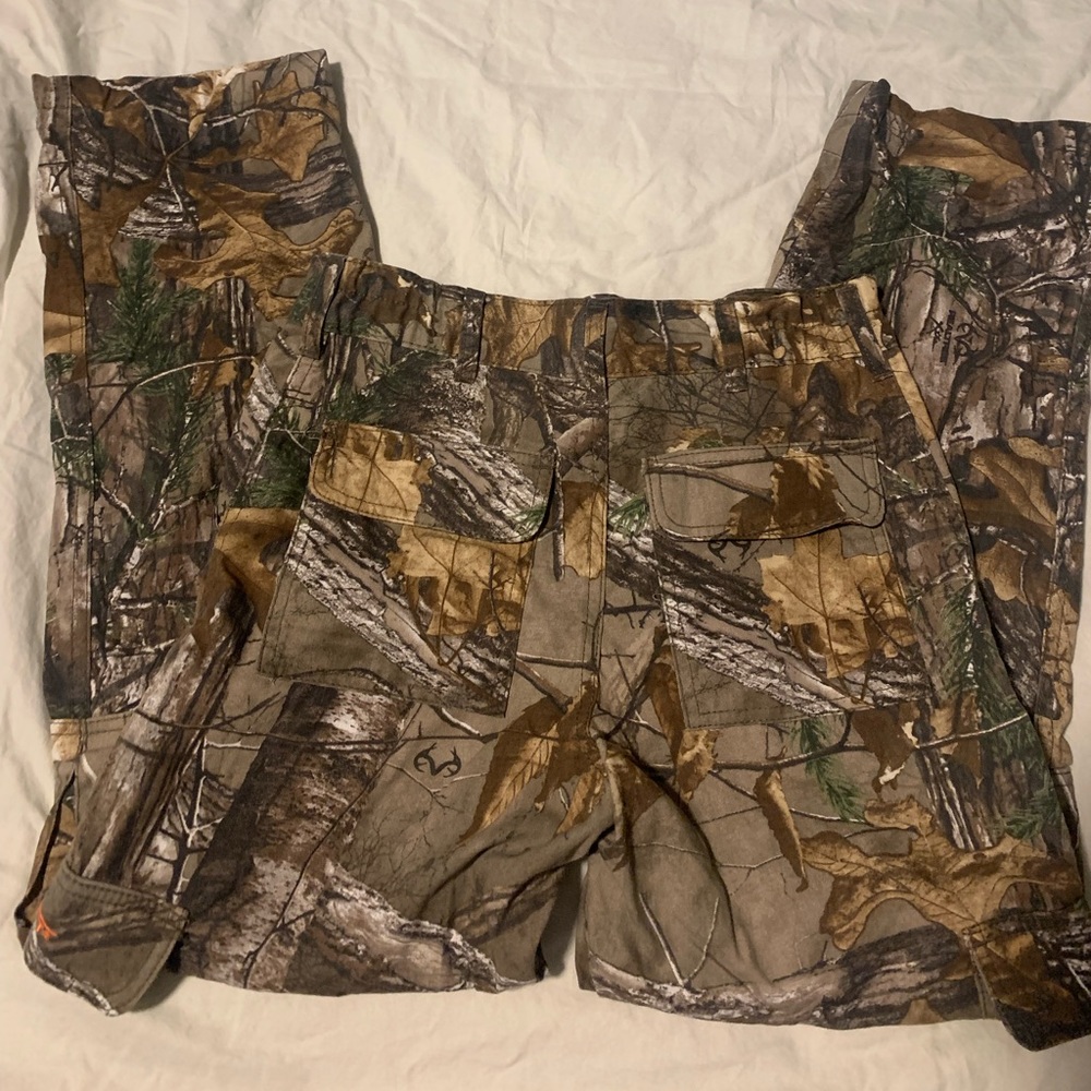 Girls camo cargo pants size L